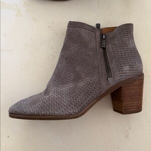 LUCKY BRAND PETRE ANKLE BOOTS 7M  Gray Suede